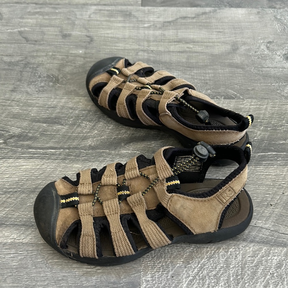 Rugged Outback boys sandals